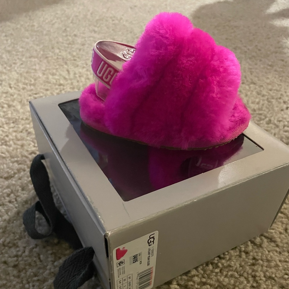 Ugg fluff slides